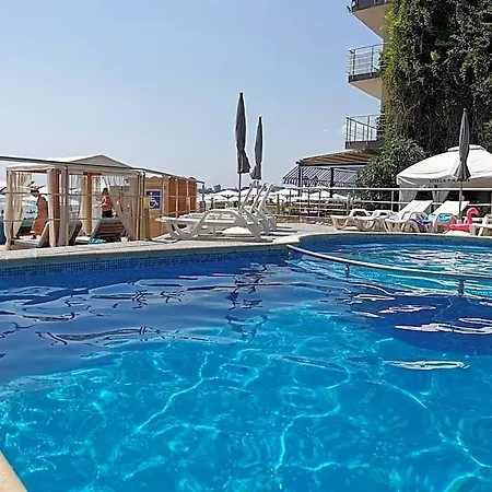 Хотел Marty's Beachfront Несебър