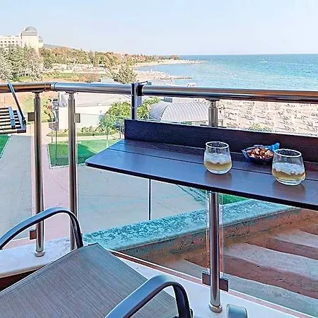 Хотел Marty's Beachfront