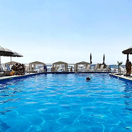 Хотел Marty's Beachfront 5*