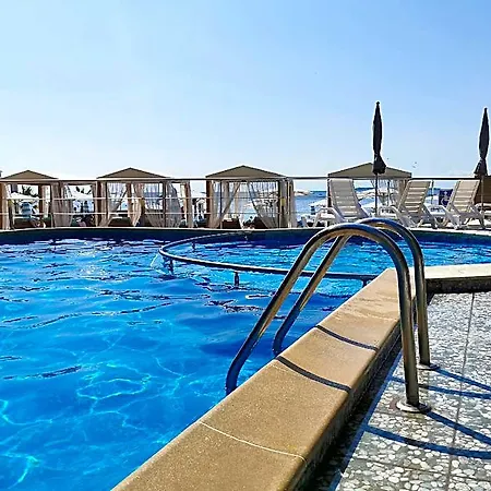 Хотел Marty's Beachfront